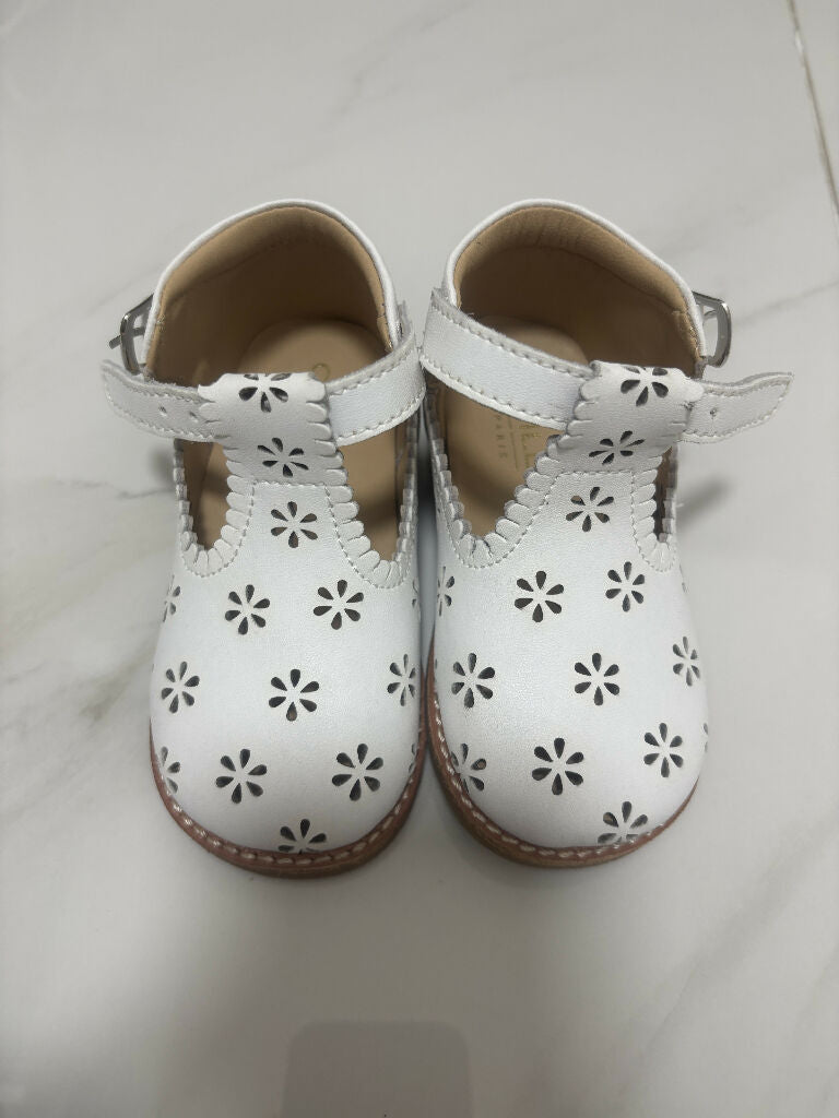 Cyrillus white girls shoes