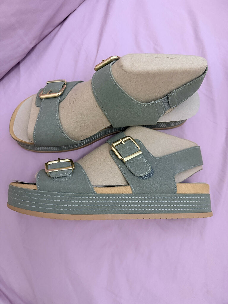 Sandal