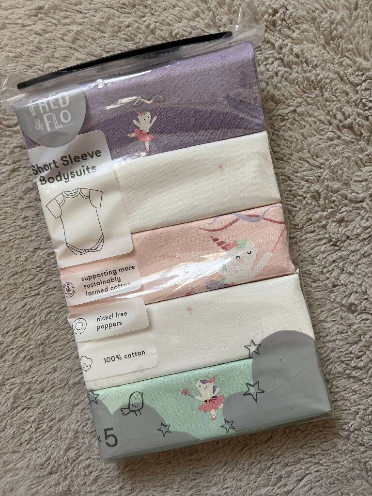 Baby short sleeved bodysuits