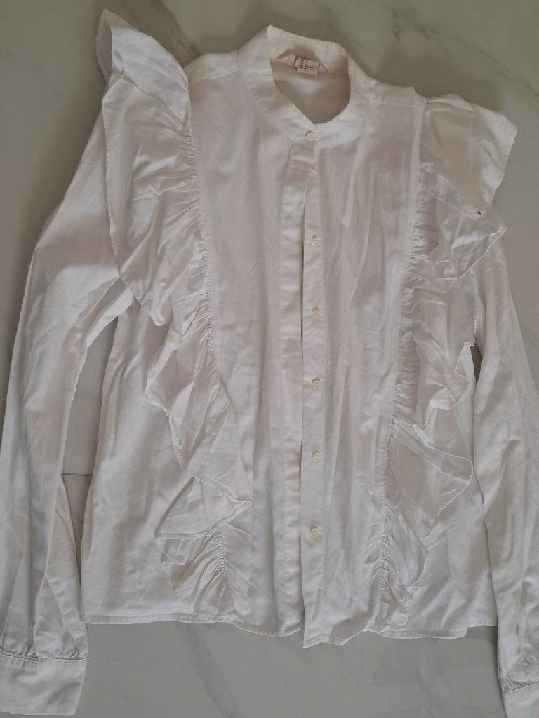H and M white ruffle blouse