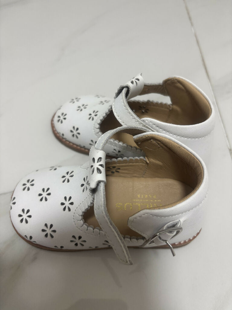 Cyrillus white girls shoes